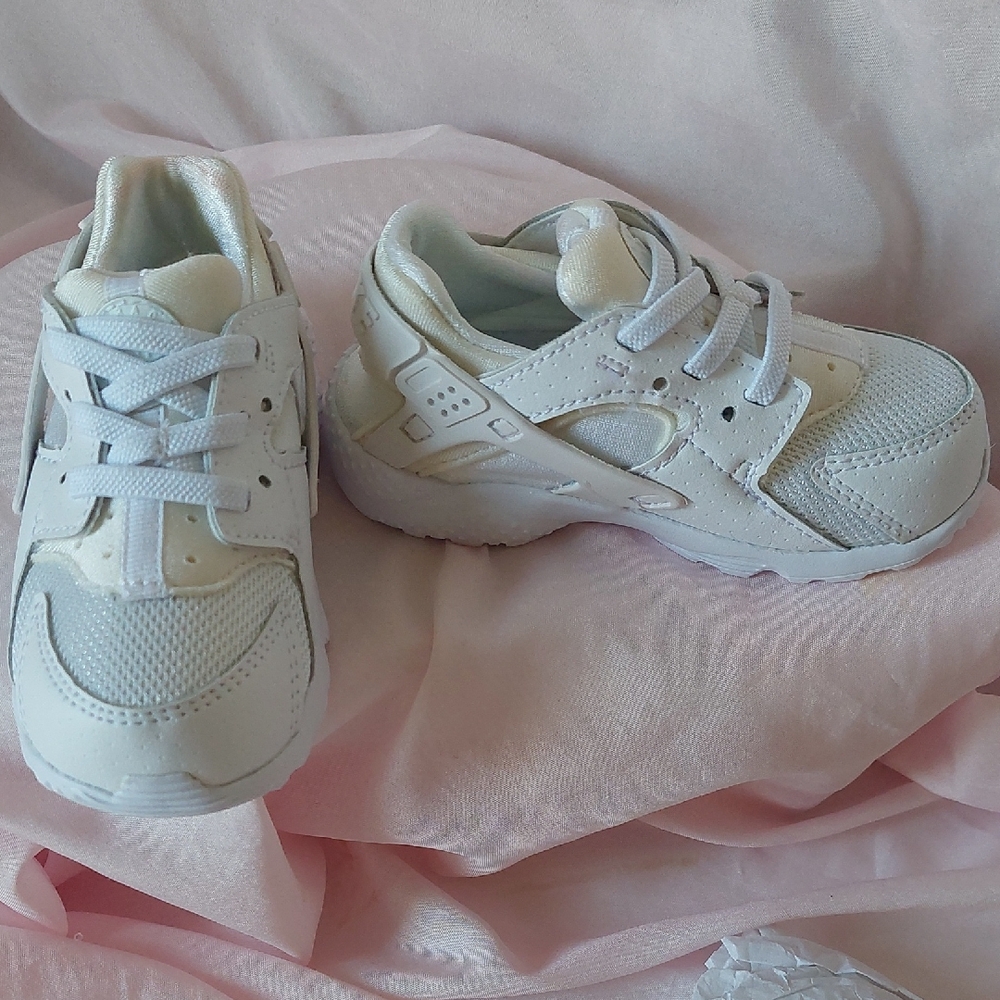 Infant/Toddler Nike Huarache Run Sneakers~ Sz 7C Pre-Loved.